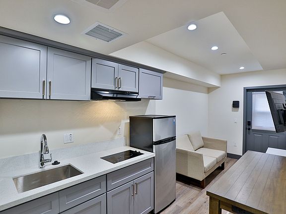 2nd image of 1182 W 37th Pl #3/8