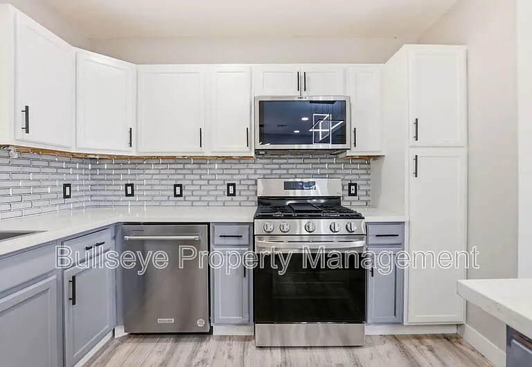 2022 N 40th St — Photo 9