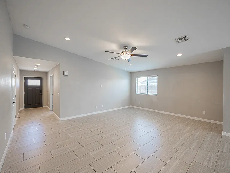 2547 E Illini St — Photo 6