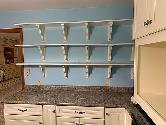 3rd image of 304 W Poplar Ave