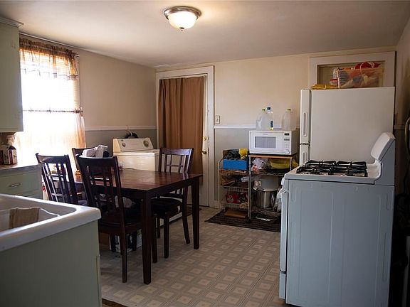 4th image of 22 Saint Charles St