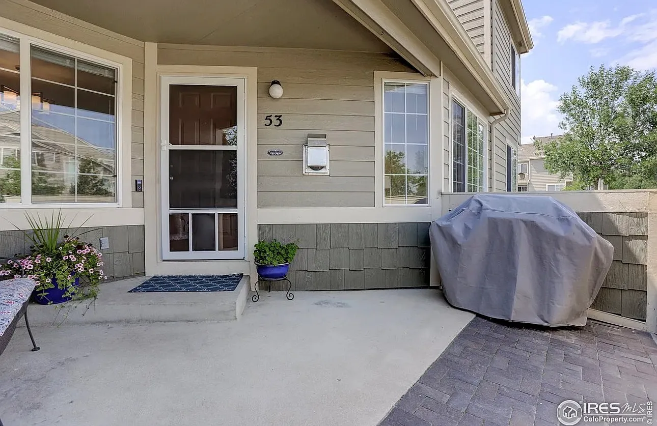 3 bed, 3.5 bath, 1856 sqft, $2,500 — Photo 3