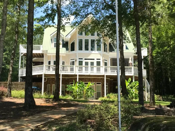 1261 White Oak Dr NE, White Plains, GA 30678