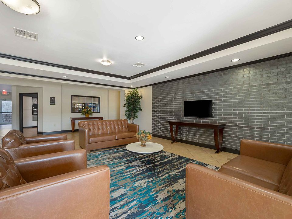 Lobby and Guest Check-in