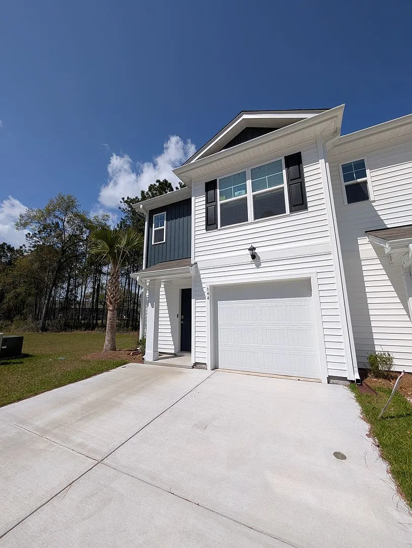 NEW End Unit Townhouse Available for Rent - Conway, South Carolina — Photo 1
