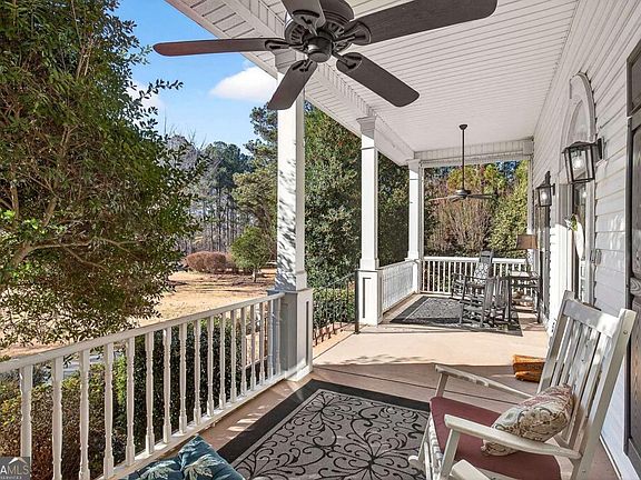 4th image of 58 Legend Dr