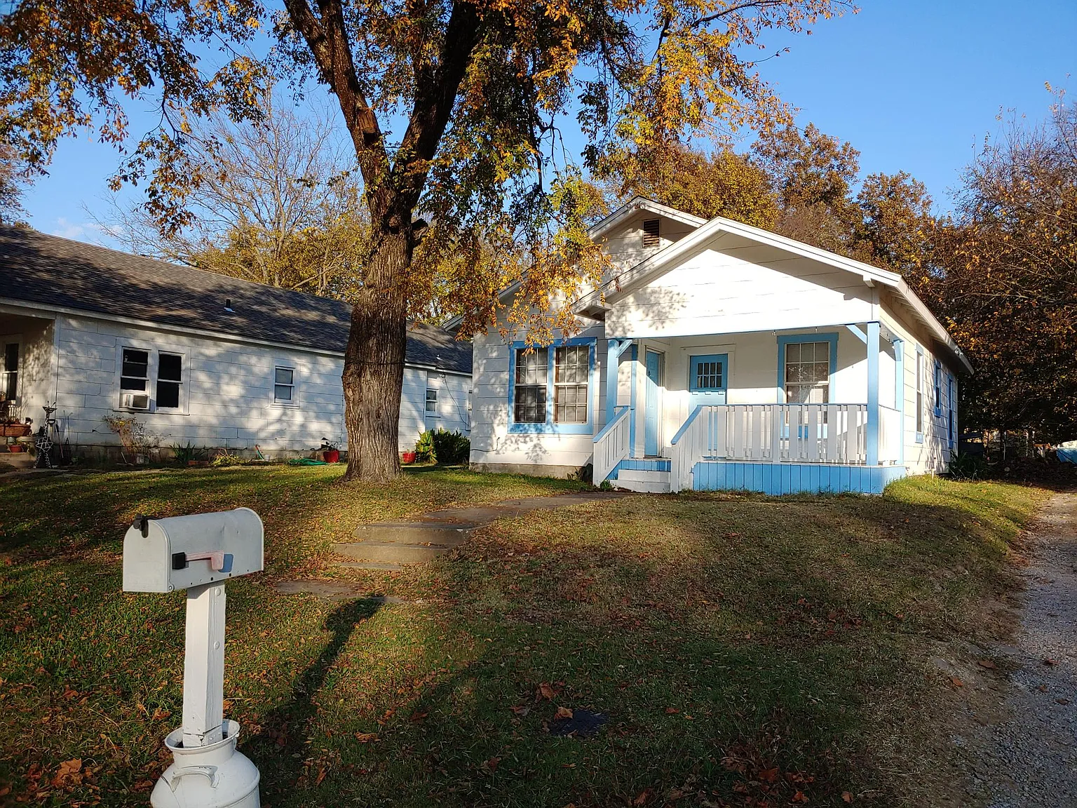 2 bed, 1100 sqft, $1,200 — Photo 2