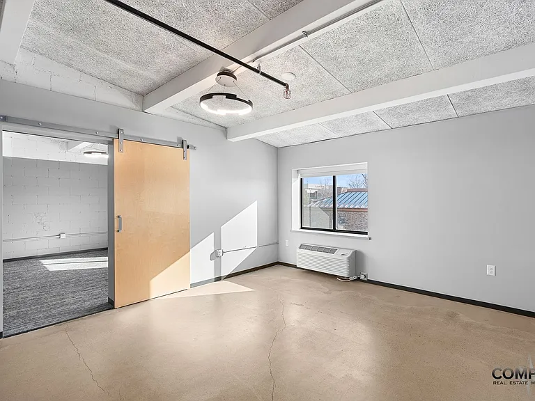 The Howard Apartments — Photo 43
