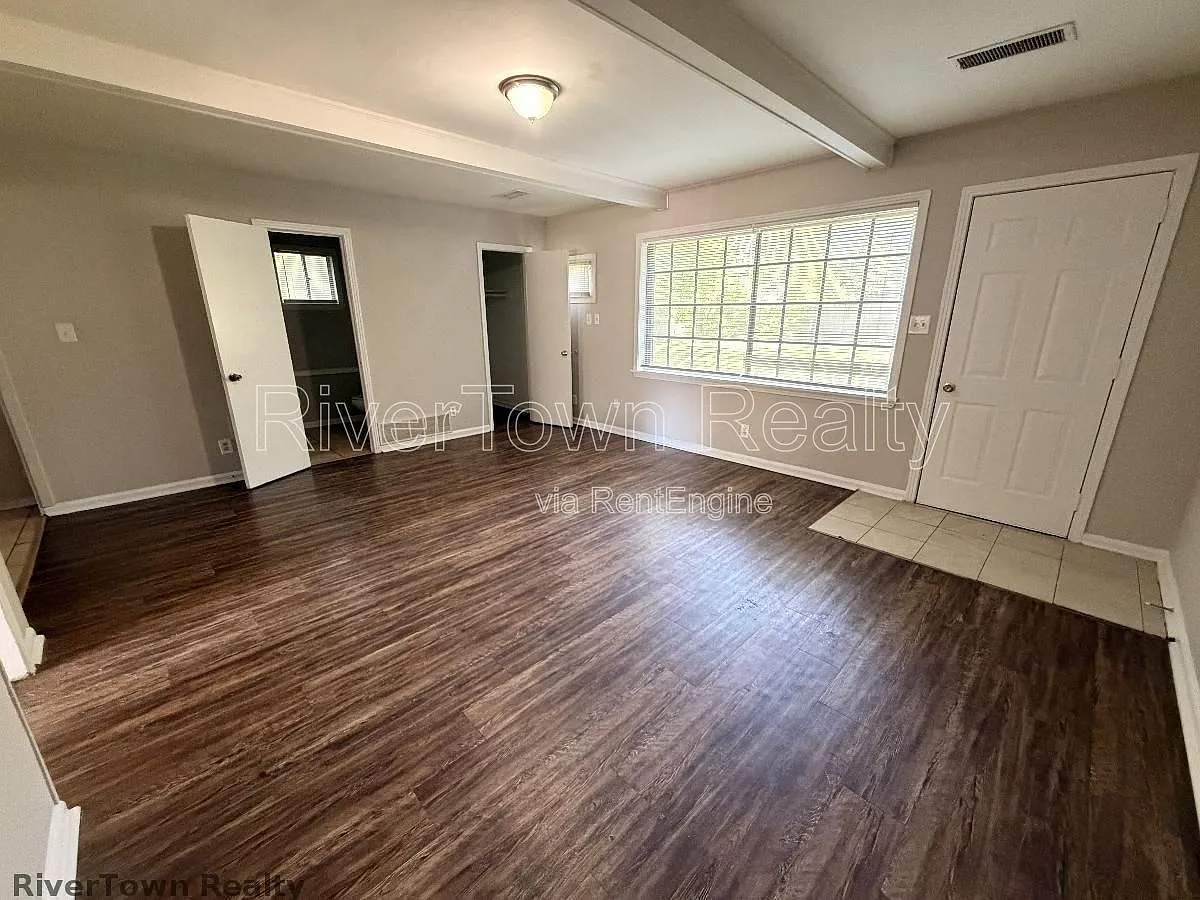 4 bed, 1.5 bath, 1360 sqft, $1,395 — Photo 3