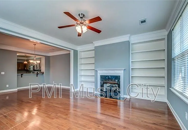 2324 Knowles Ave — Photo 8