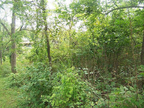 4th image of 325 W Sugar Lake Dr