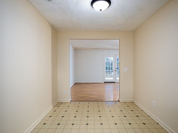 5th image of 1205 Mountain View Dr