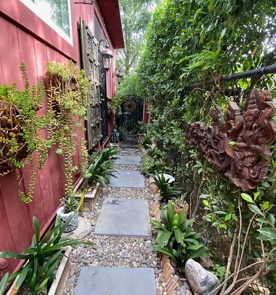 7287 Pacific View Dr — Photo 16