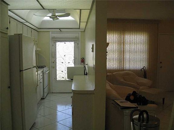 5th image of 12 NE 204th St APT 10