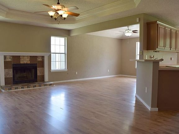 5th image of 455 Overland Dr