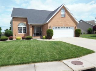 55 S Porte Dr, Highland, IL 62249