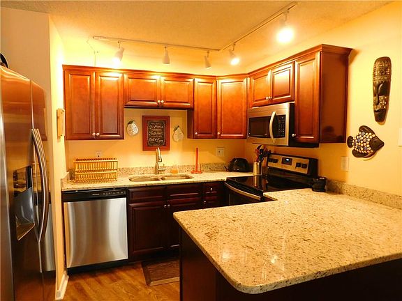 5th image of 2055 NE Collins Cir APT 6-90