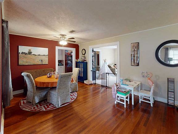 4th image of 2534 Gladys Ave