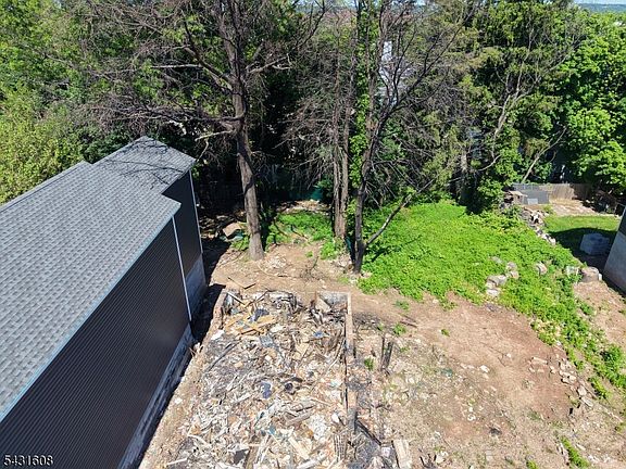 5th image of 73 Montgomery Ave