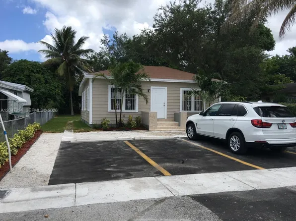 32 NE 169th St #2, Miami, FL 33162