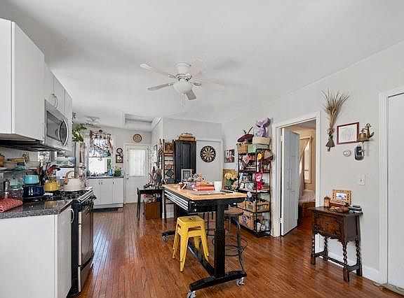 5th image of 275 Carpenter St