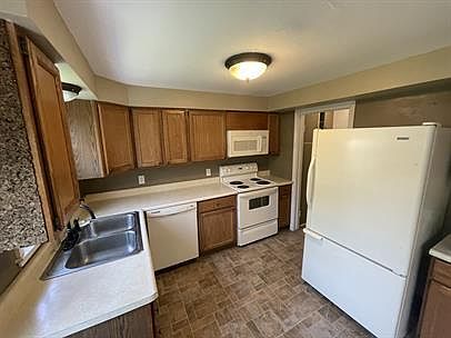 2nd image of 858 Sherwood Dr #2