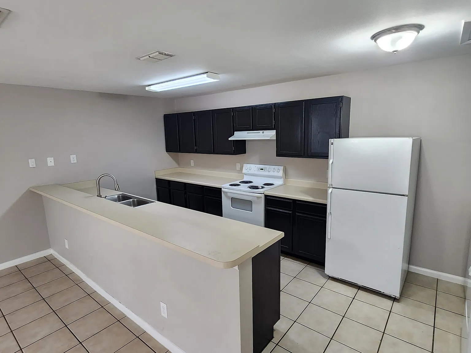 Deer Park Apartments - 1407 — Photo 1