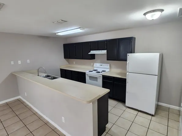 1407 5th St APT A, Pleasanton, TX 78064