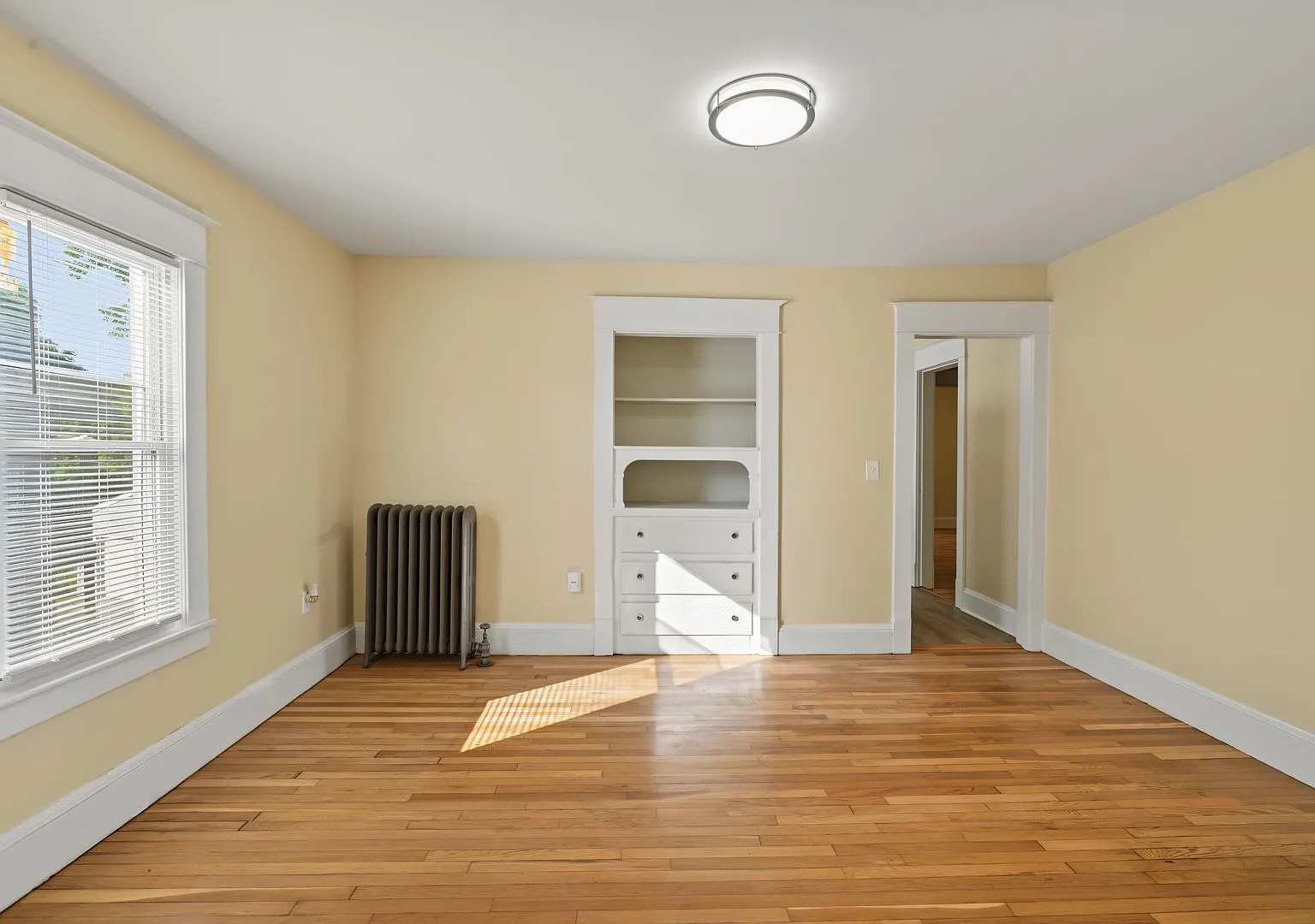 214-216 Oak Grove Ave — Photo 4
