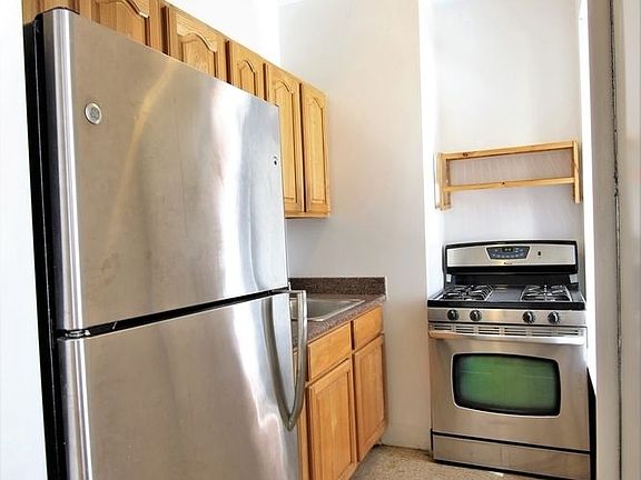 5th image of 300 E 38th St APT 3A