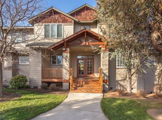 887 Golden Pheasant Dr, Redmond, OR 97756