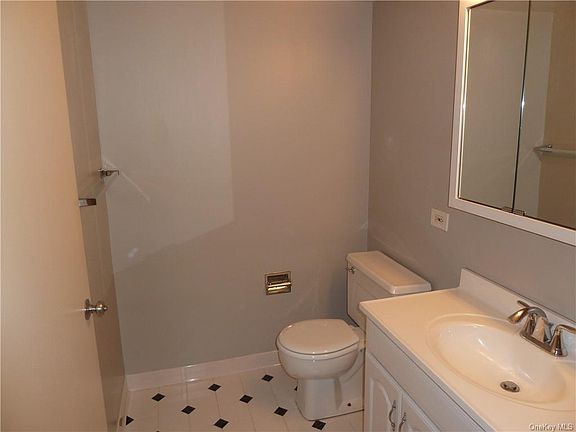 5th image of 1 Landmark Sq APT 616