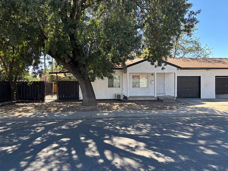 1405 Del Vale Ave — Photo 1