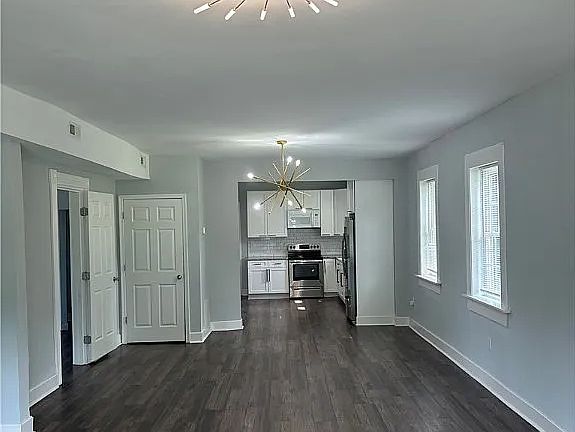 3rd image of 924 Lee Ave