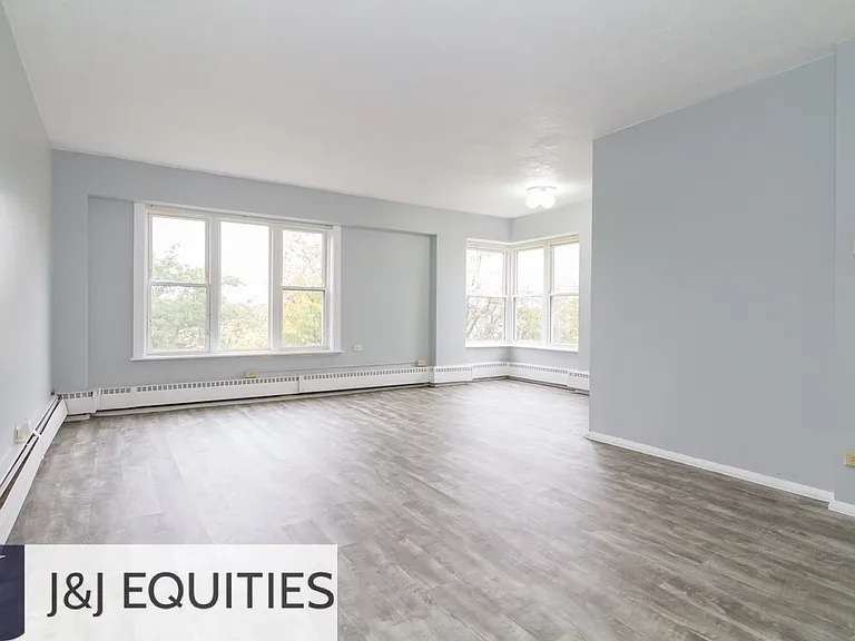 7333 Ridge — Photo 3