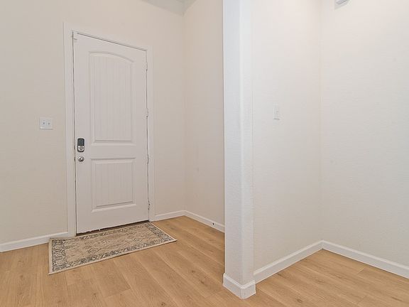 4th image of 4742 Crestwood Dr