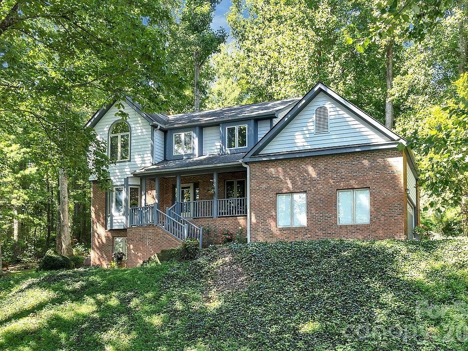 1st image of 25 Weston Heights Dr