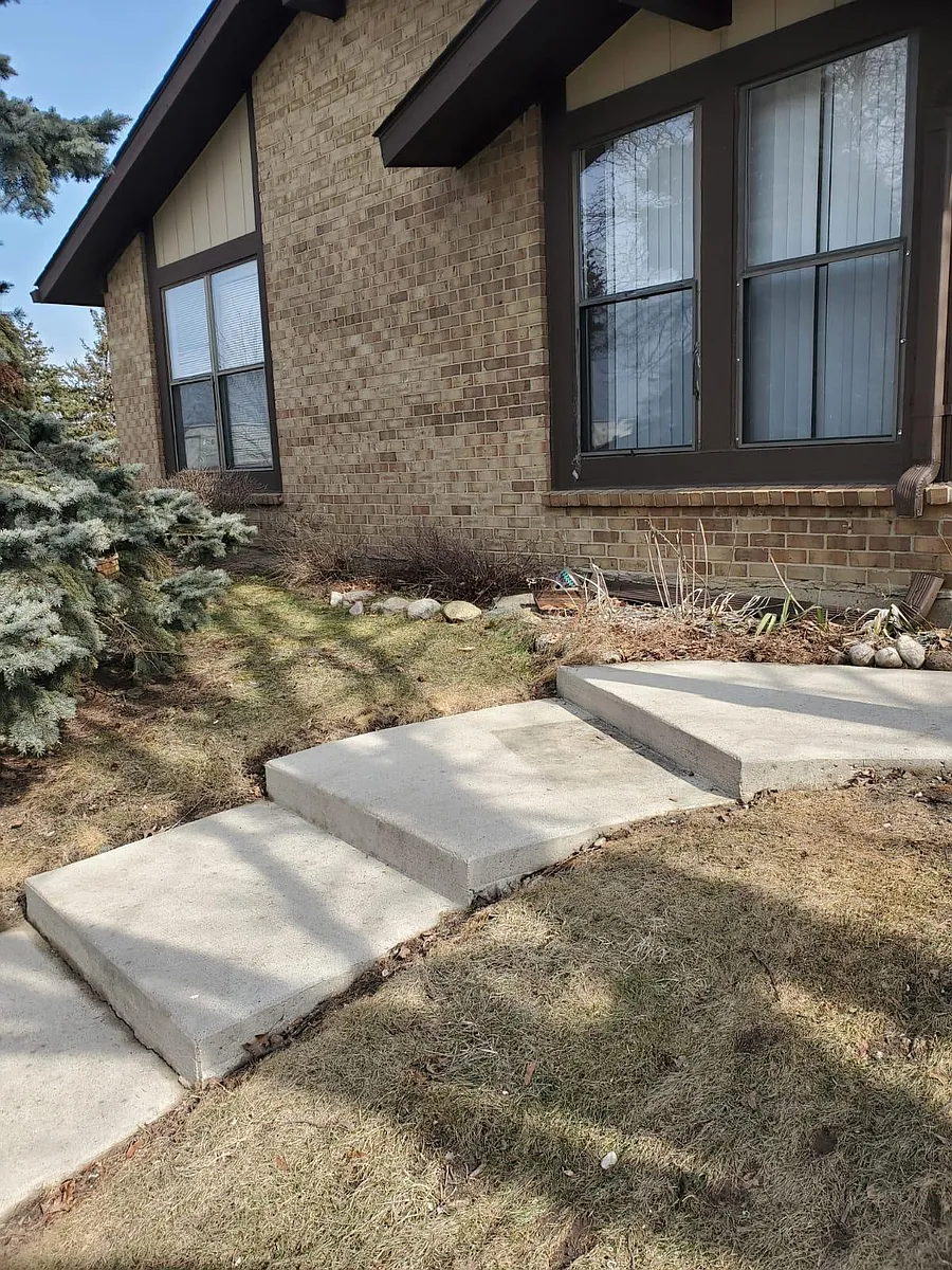 Building Photo - 2721 Roundtree Dr