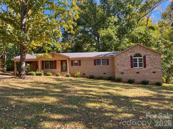 1609 University Park Dr, Lancaster, SC 29720