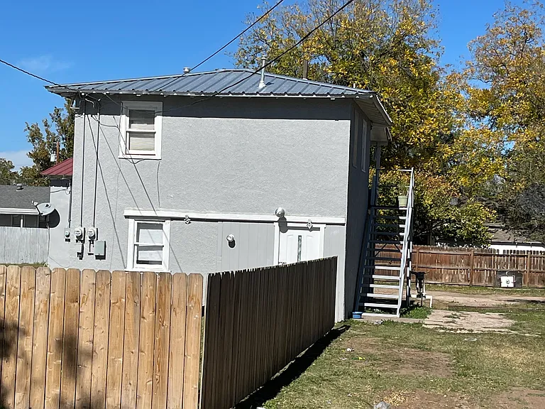 407 E Lockhart Ave #6 — Photo 1
