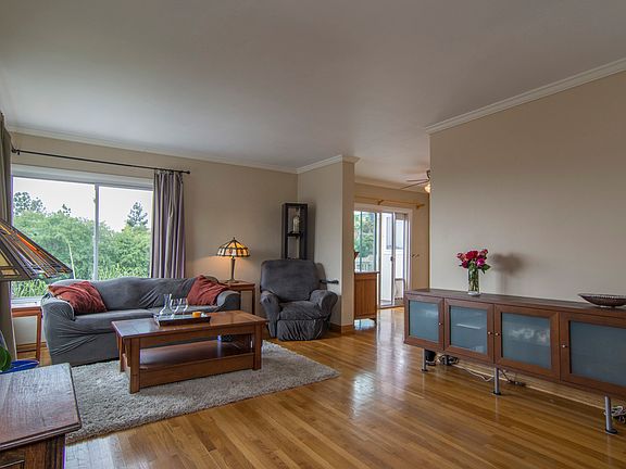 3rd image of 744 Luton Dr
