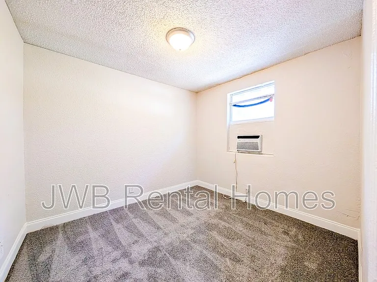 1530 21st St W #3 — Photo 15