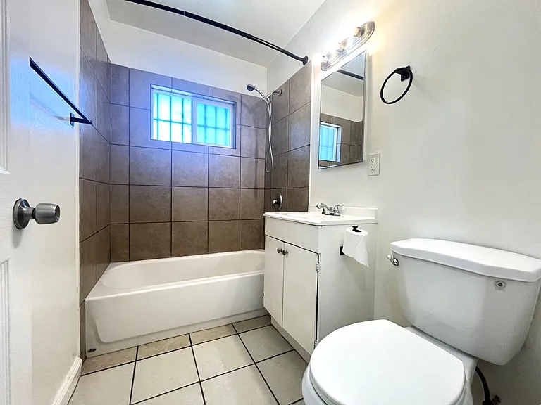 RV T 1594 B&C Sepulveda Ave — Photo 13