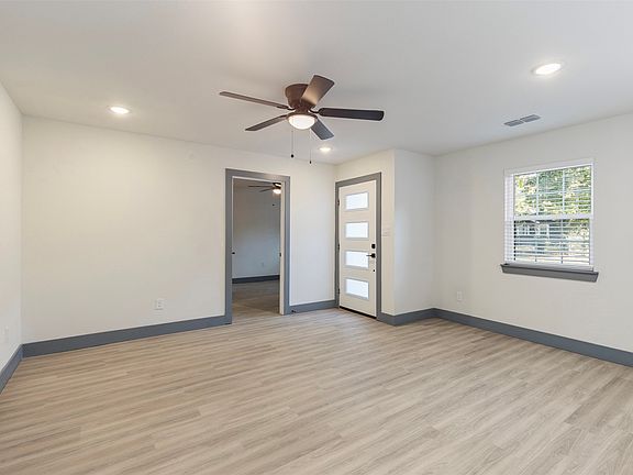 3rd image of 1615 Presidio Ave