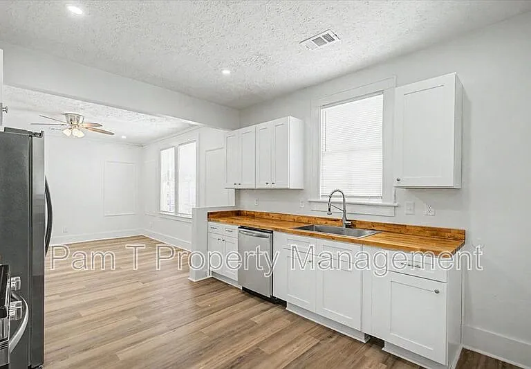 613 W 39th St #B — Photo 10