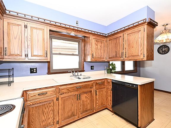 4th image of 931 N Stanford St