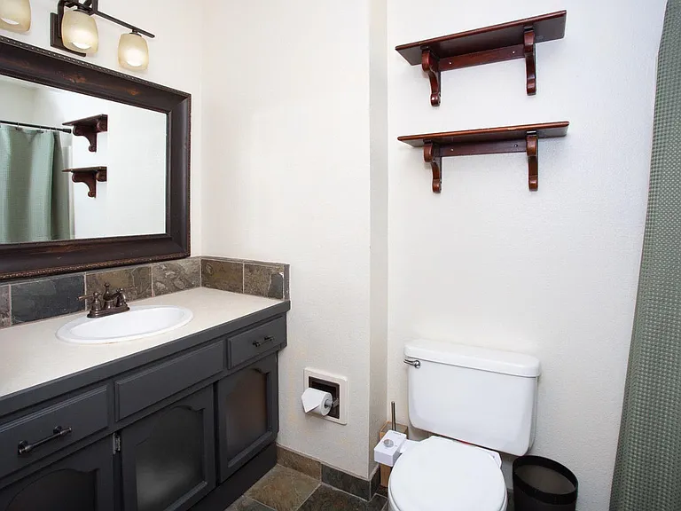 924 Trent Cir — Photo 3