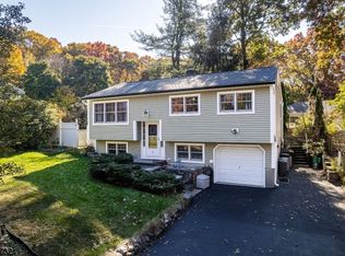 6 Sand Hill Rd, Stanhope, NJ 07874