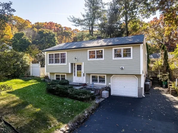 6 Sand Hill Rd, Byram Twp., NJ 07874