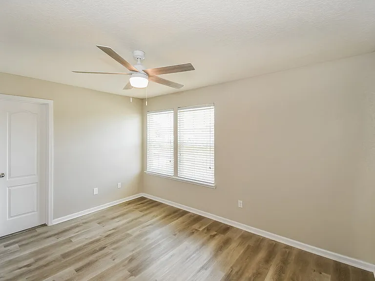 918 Glendale Ln — Photo 14